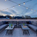Stylish 4 Bed, Skyline Views From Rooftop, Garage , Gourmet Kitchen, Cozy Living Space, Dedicated Parking, Near Distilleries, Marathon Village & Nightlife, Chic Skyline Views, Great For Groups, 24 Hour Hospitality