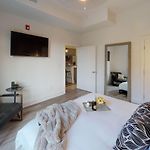 Great Location 1 Bedroom Sleeps 4