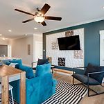 Nations Sky Retreat 2Br Private Rooftop Views