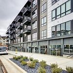 Elegant Corner Penthouse With Private Balcony, Skyline Views, Pool, And Gym