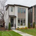 The Lyric - New Luxury Home, Rooftop With Firepit!