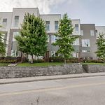 Elegant Townhouse Near Broadway