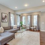 Ultra Modern Pad Minutes To Downtown Comfortable Beds