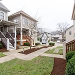 Vibrant Trendy Two Bedroom Home Near Marathon Village