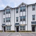 Two Elegant Townhomes Perfect For Large Groups