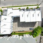 Two Townhomes- Rooftop Lounges- Hot Tub- Game Room