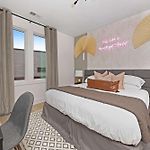 The Camellia - Rooftop Patio & Dog Friendly!