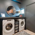 Spacious Top Floor Apartment Sleeps 6