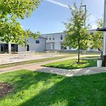 Modern Townhome 2 Miles South Of Downtown And Broadway Ave