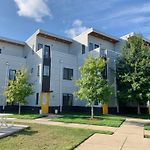 Modern Townhome 2 Miles South Of Downtown And Broadway Ave