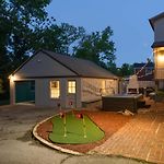 The Nashville Playground: 5Br Home With Hot Tub, Cinema, And Arcade