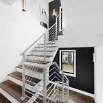 The Hawkins House - Walk To Gulch, Rooftop Views!