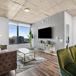 Golden Luxe Suite Downtown Nashville