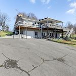 Rustic Cowboy Ranch Retreat: Stay Near Nashville