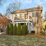 Two Adjacent Homes In 12 South And Belmont Area Sleeps 20 People