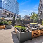 Walk To Broadway From The 12/30 Lounge In Downtown Nashville!