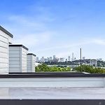 Spacious House With Serene Skyline Views