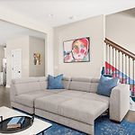 Nashvegas Theme Large Home