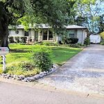 The Place Between The Lakes 4 Bedrooms 4 Beds