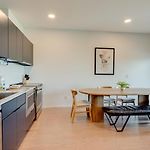 Stylish Riverfront Condo Eve 305 - Free Parking