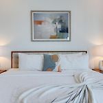 Boutique Condo On Nashville Riverfront- Park Free