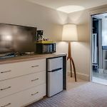 Charming Retreat For 2 Near Downtown & Broadway