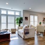 Quiet Condo - Prime Locale Within Mins To Dt