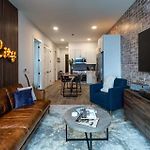 Trendy Condo Close To Nissan Stadium