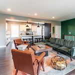 Pet-Friendly Abode W/ Balcony In East Nashville!