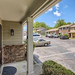 Cute & Cozy - Minutes From Downtown & Bna