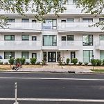Trendy Apt For 8 In Highly Walkable Neighborhood