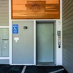 Quiet Condo - Prime Locale Within Mins To Dt