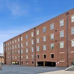 1 Bdr Loft Centrally Located In West End