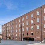 1 Bdr Loft Near The Parthenon