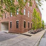 Dream Condo In Desirable West End