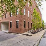 Centennial Park Condo Near Broadway Sleeps 4