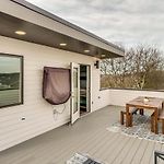 Stunning Skyline Manor - Rooftop Views