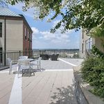 Luxurious Downtown-2 Bed 2 Bath Corner 2M