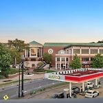 New 2 Luxe Townhomes With Rooftops Sleeps 24