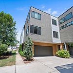 Walk & Bike-Stunning Natural Light! 13 Mins To Downtown
