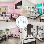 Nash Bash Retreat With Neon Sign & Sleeps 13