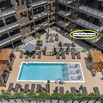 Walk To Broadway- Pool & Cabanas-Luxury Suite
