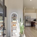 Stunning New Build In East Nash Minutes To Broadway The Stage By Avantstay