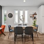 New Modern 4Br Extended Stay - Fully Equipped - Workspace - Parking