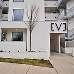 Modern 2 Bdr W River View Balcony Walk To Dt