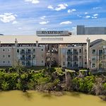 Riverfront Condo Near Downtown