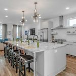 Spectacular Double Rooftop Home 7 Mins To Broadway
