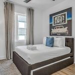 Spectacular Double Rooftop Home 7 Mins To Broadway