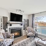 Riverfront Charm - A Scenic Downtown Stay For 6
