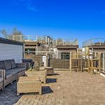Spectacular Double Rooftop Home 7 Mins To Broadway
